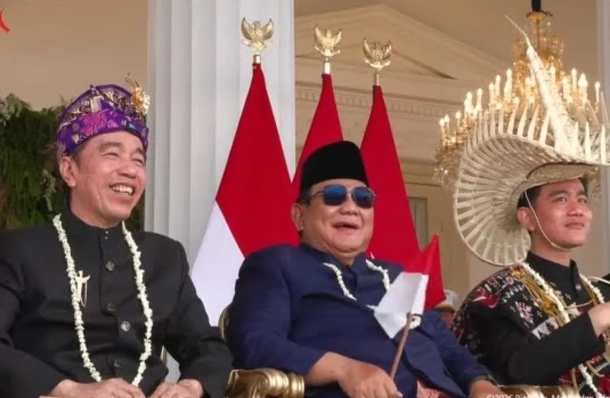 Momen Hangat di Istana, Prabowo Diapit Jokowi dan Gibran Saat HUT RI ke-81