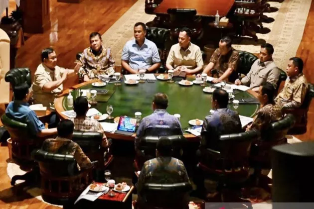 Ratas di Hambalang: Presiden Perintahkan Penambahan 17 Pesawat untuk Water Bombing Penanganan Karhutla