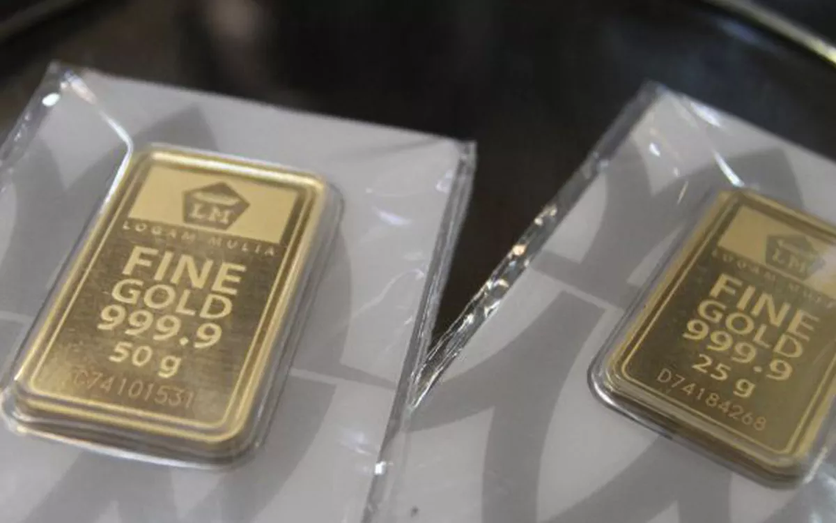 Harga Emas Antam Hari Ini Turun Rp18.000 per Gram, Cek Rincian Lengkapnya!