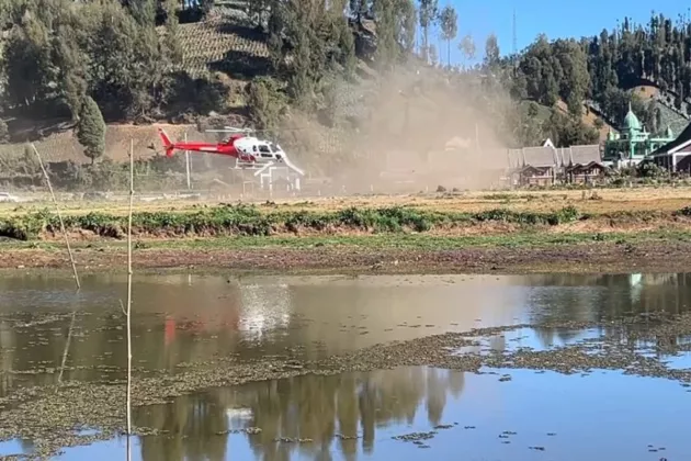 Pemadaman Karhutla Gunung Semeru: Helikopter Dikerahkan untuk Water Bombing di Medan Terjal