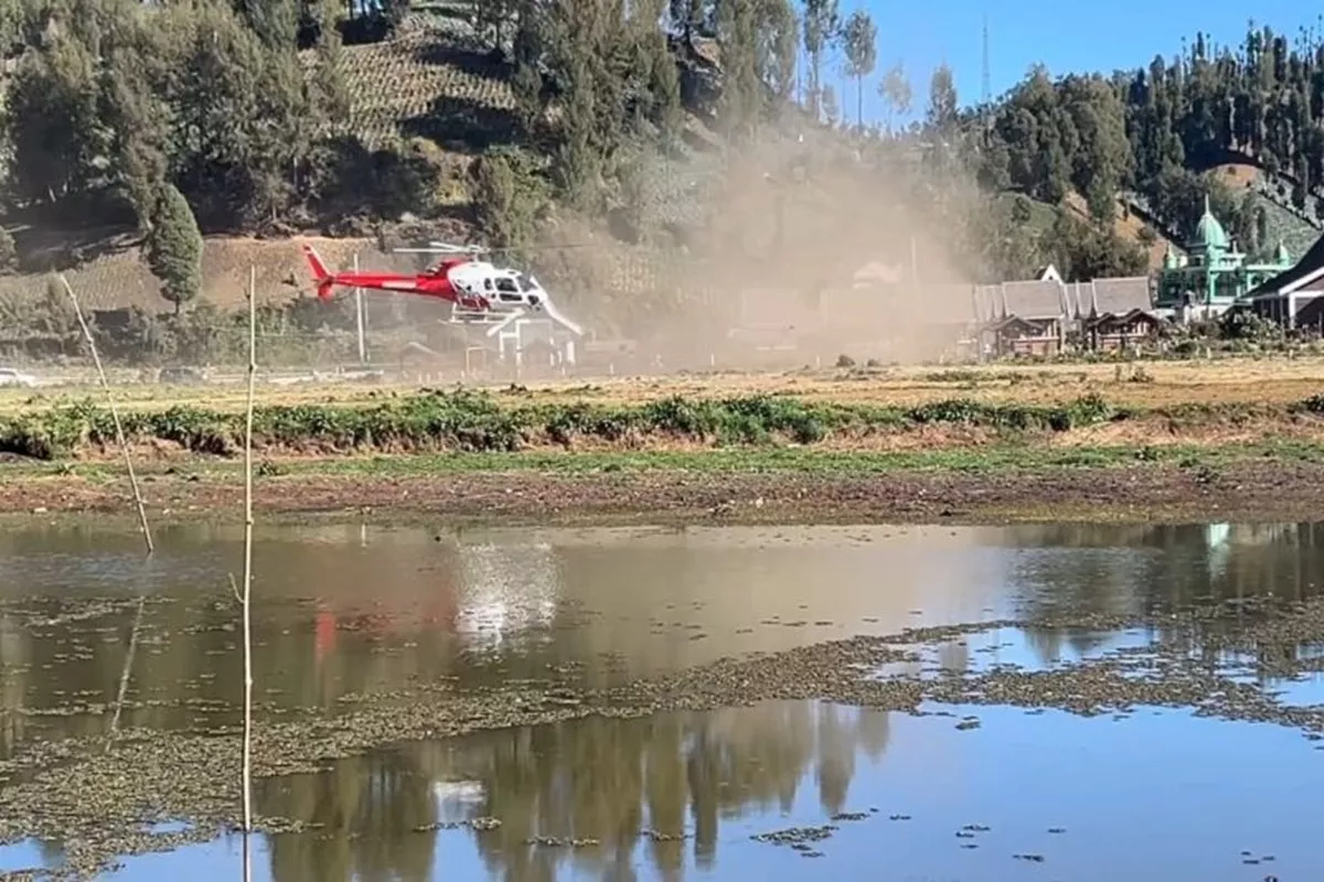 Pemadaman Karhutla Gunung Semeru: Helikopter Dikerahkan untuk Water Bombing di Medan Terjal