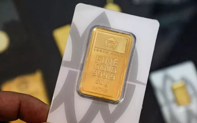 Lesu! Harga Emas Antam Hari Ini Anjlok Rp6.000 per Gram, Cek Daftar Terbaru
