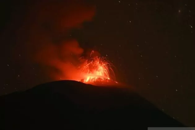 Dua Kali Erupsi dalam 34 Menit, Gunung Ile Lewotolok Semburkan Kolom Abu 600 Meter