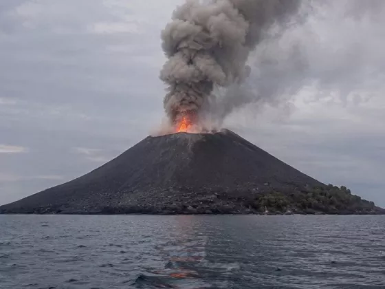 Mengenal Letusan Strombolian: Karakteristik Erupsi Baru yang Sedang Terjadi di Gunung Anak Krakatau