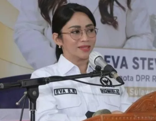 GILA! Anggota DPR RI Eva Stevany Rataba Masuk Desil 4  Penerima PKH