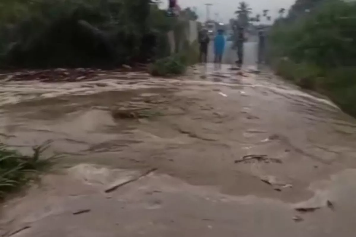 Hujan Deras Picu Lahar Dingin Sinabung Mengalir ke Sungai Lau Borus