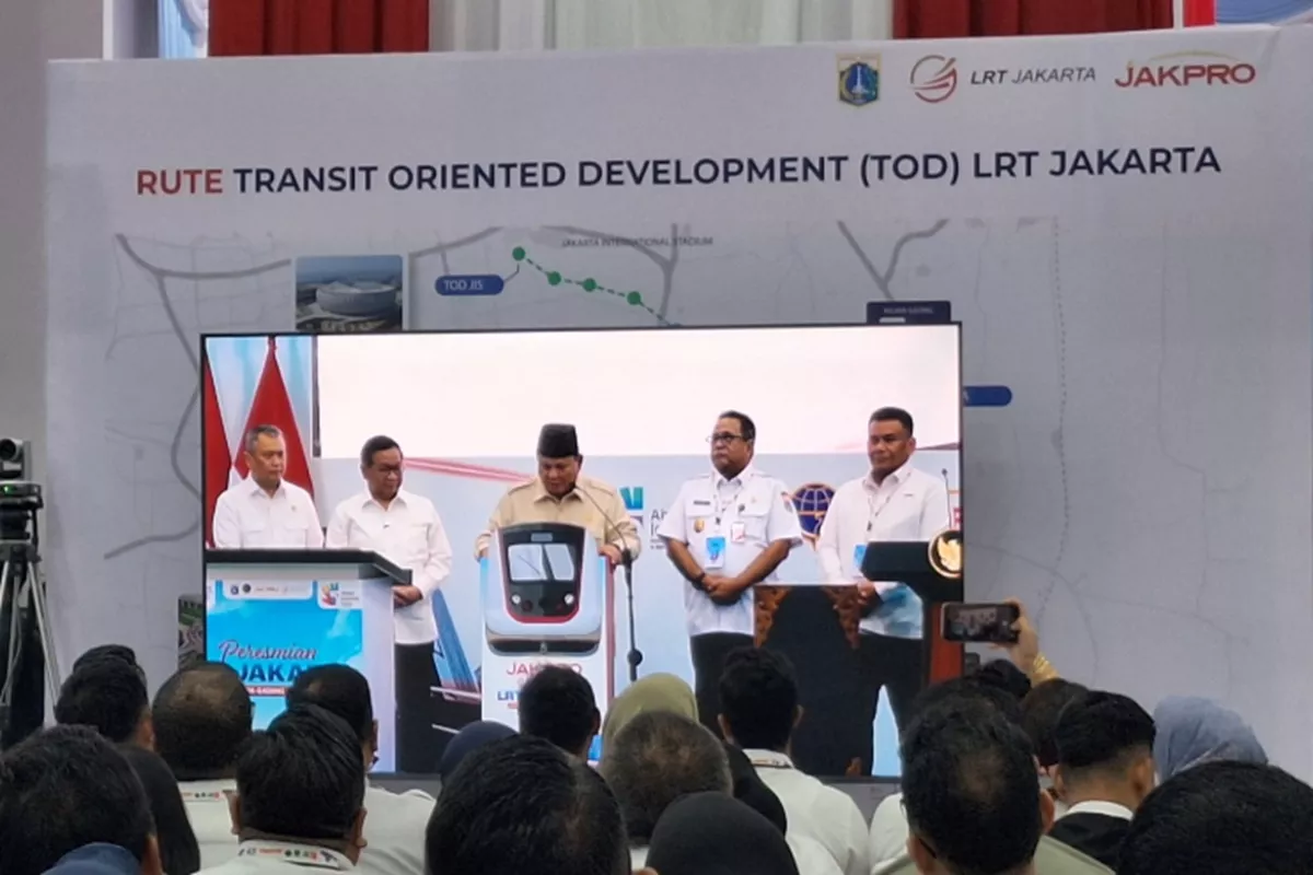 Prabowo Resmikan LRT Kelapa Gading-Manggarai