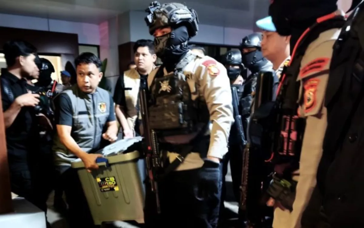 Kantor dan Rumah Jabatan Bupati Gowa Digeledah, Polisi Bawa 4 Boks Dokumen