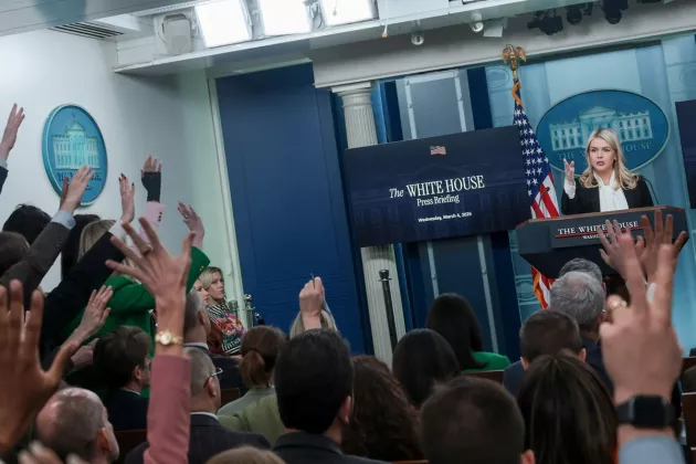 Gedung Putih Pertahankan Keputusan Trump Blokir Akses Liputan 3 Media