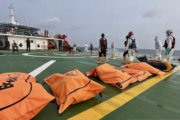 Tim SAR Evakuasi 14 Jenazah dari Bangkai KM Virgo, Korban Meninggal Jadi 42 Orang