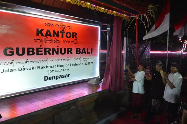 Akhir April 2027, Semua Papan Nama di Pulau Dewata Wajib Pakai Aksara Bali