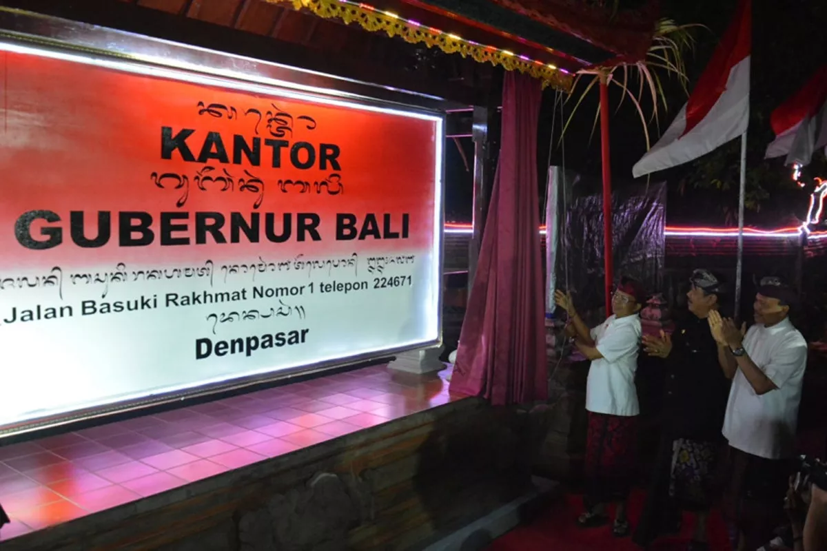 Akhir April 2027, Semua Papan Nama di Pulau Dewata Wajib Pakai Aksara Bali