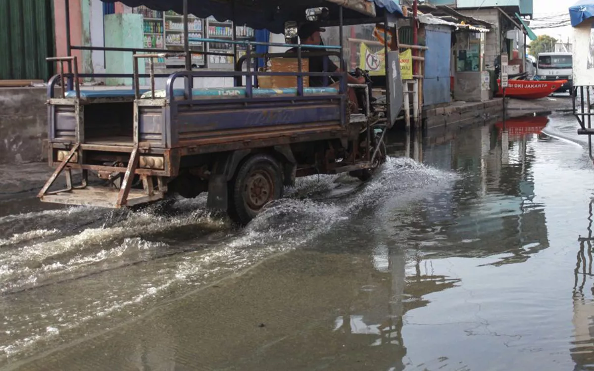BMKG Peringatkan Gelombang Tinggi hingga 4 Meter dan Banjir Rob Hari Ini