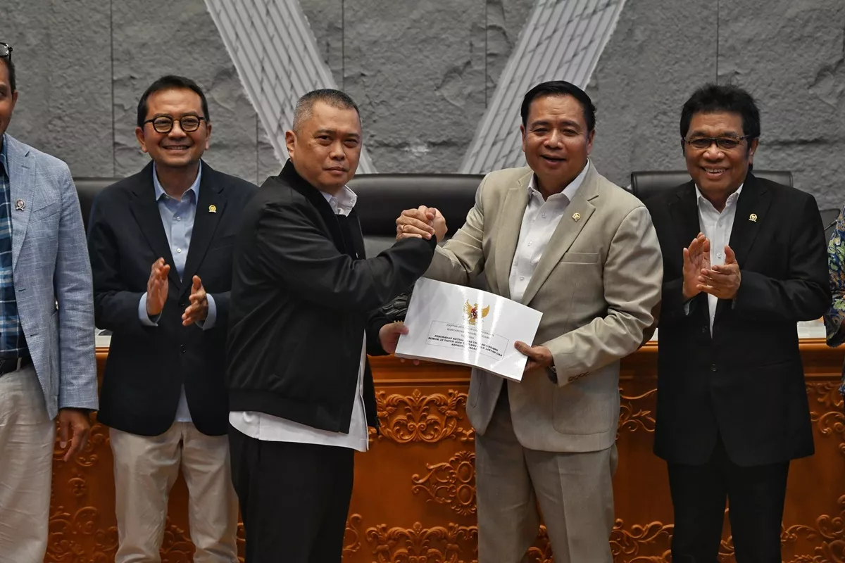 DPR dan Pemerintah Mulai Bahas RUU LLAJ, Kemenhub Serahkan 1.200 Daftar Inventarisasi Masalah