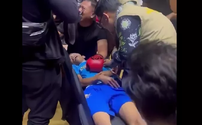 Dede Sunandar Tak Sadarkan Diri Usai Terkena Pukulan Vicky Prasetyo di Ring