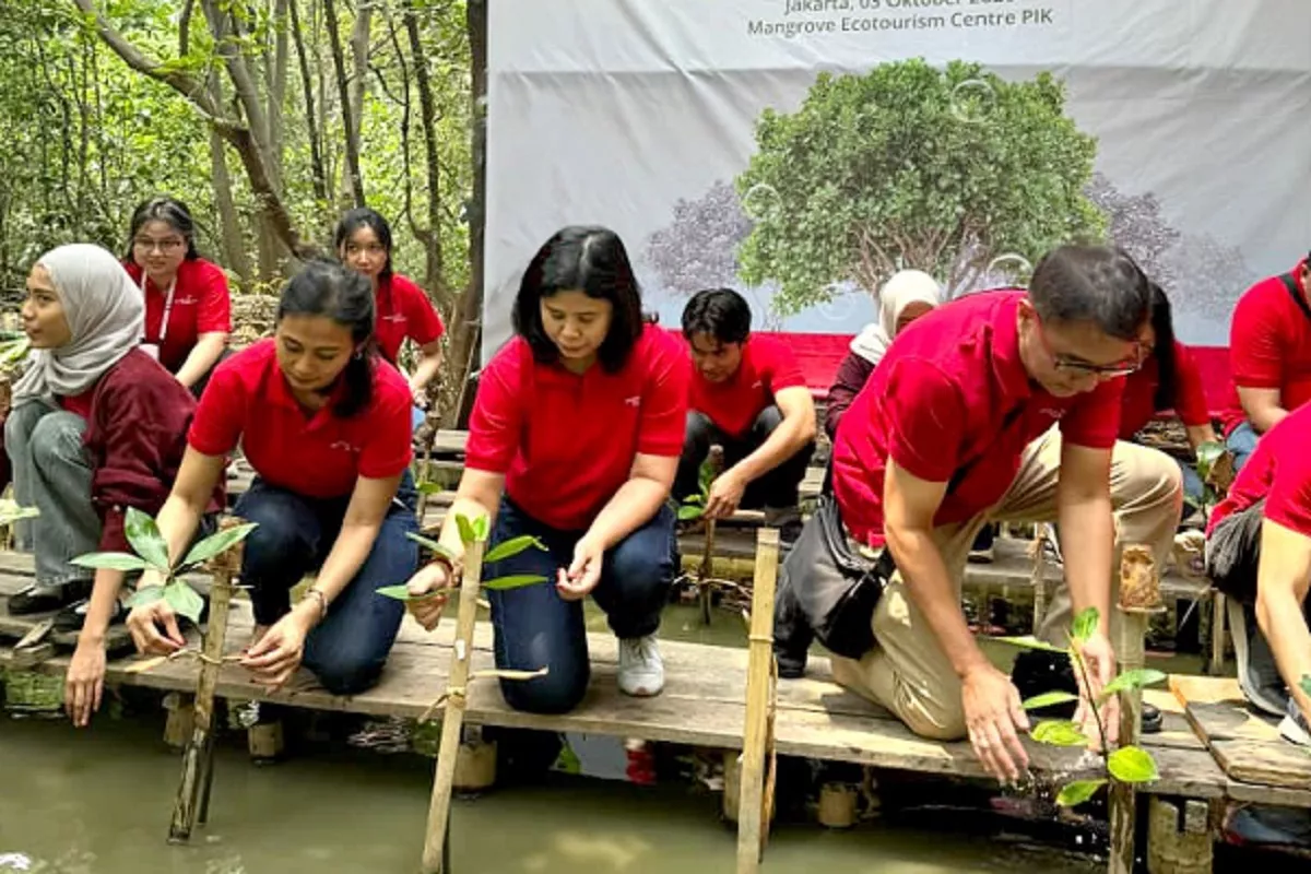 Eastspring Indonesia Tanam Mangrove di PIK, Dorong Aksi Nyata untuk Lingkungan