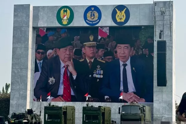 Jokowi-SBY Hadir di HUT Ke-81 TNI, Duduk Berdampingan di Mabes TNI
