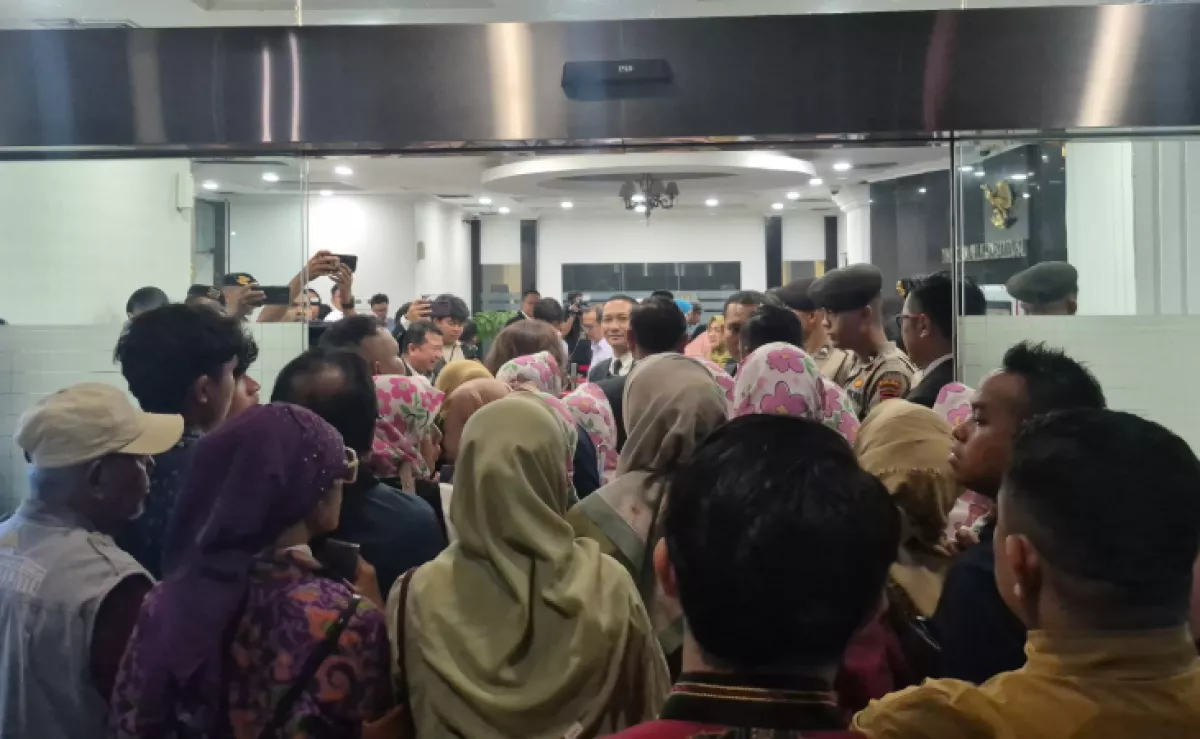 Jelang Putusan Gugatan Gibran, Massa Sempat Ricuh di MK