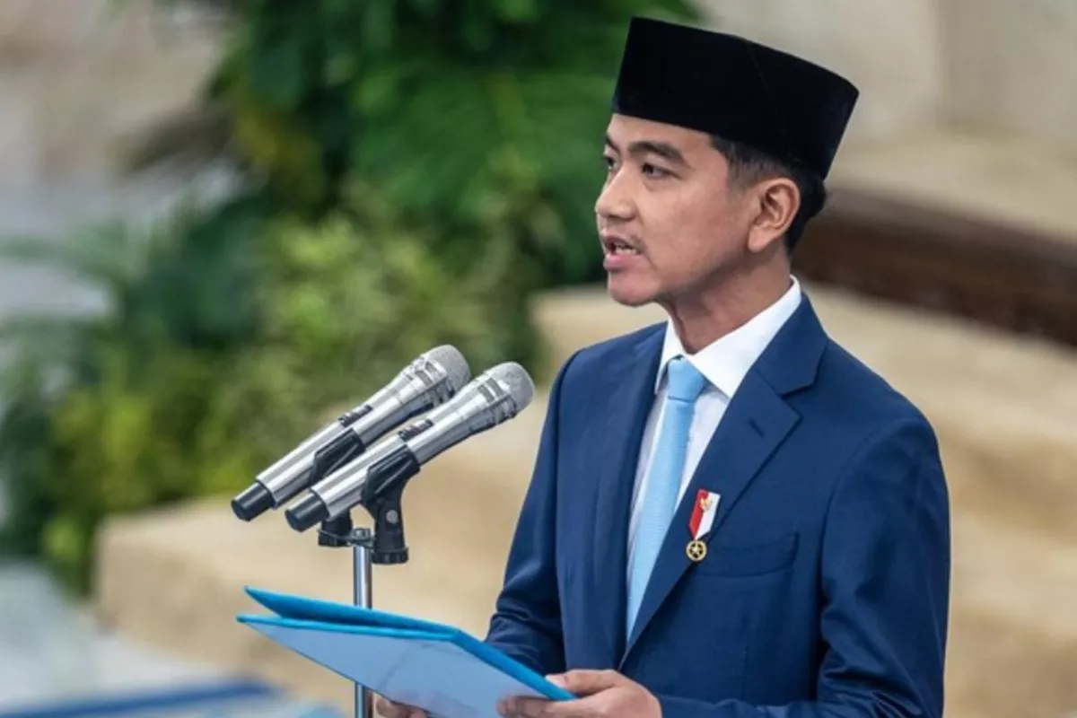 Komisi II DPR Akan Kaji Komprehensif Putusan MK soal Syarat Pendidikan Gibran