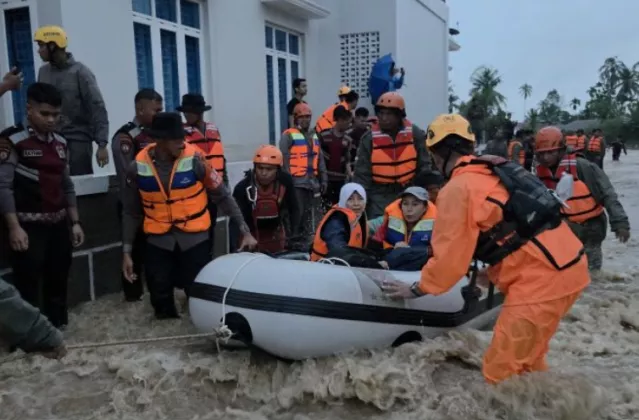 Banjir Rendam Dua Wilayah di Padang, Lebih dari 50 Warga Dievakuasi Tim SAR