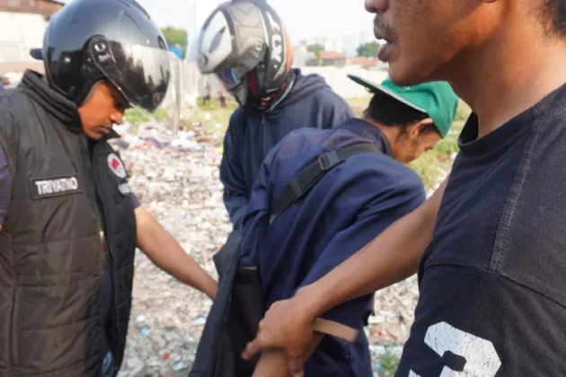 Kampung Boncos Disisir 116 Personel Gabungan, 4 Pria Diamankan dan Alat Isap Sabu Disita