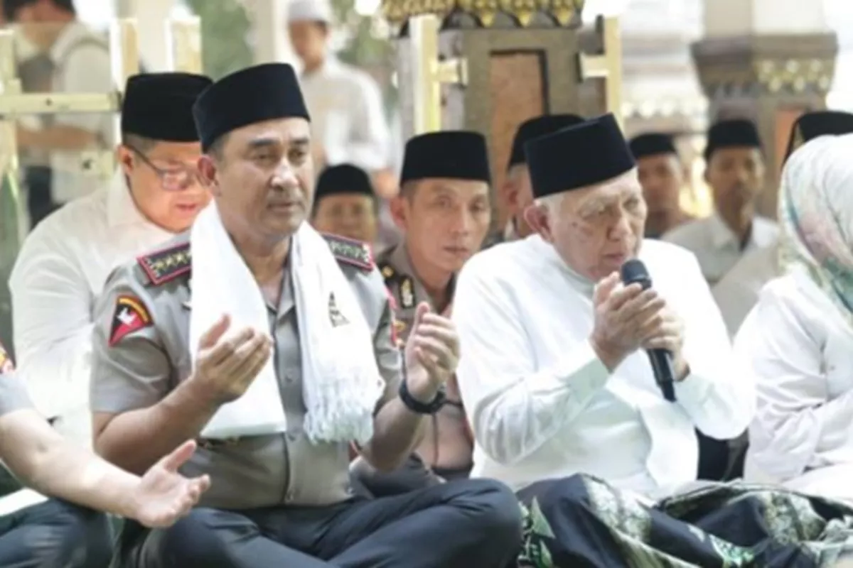 Kapolri Suyudi Ziarah ke Makam Gus Dur, Perkuat Hubungan dengan Ulama
