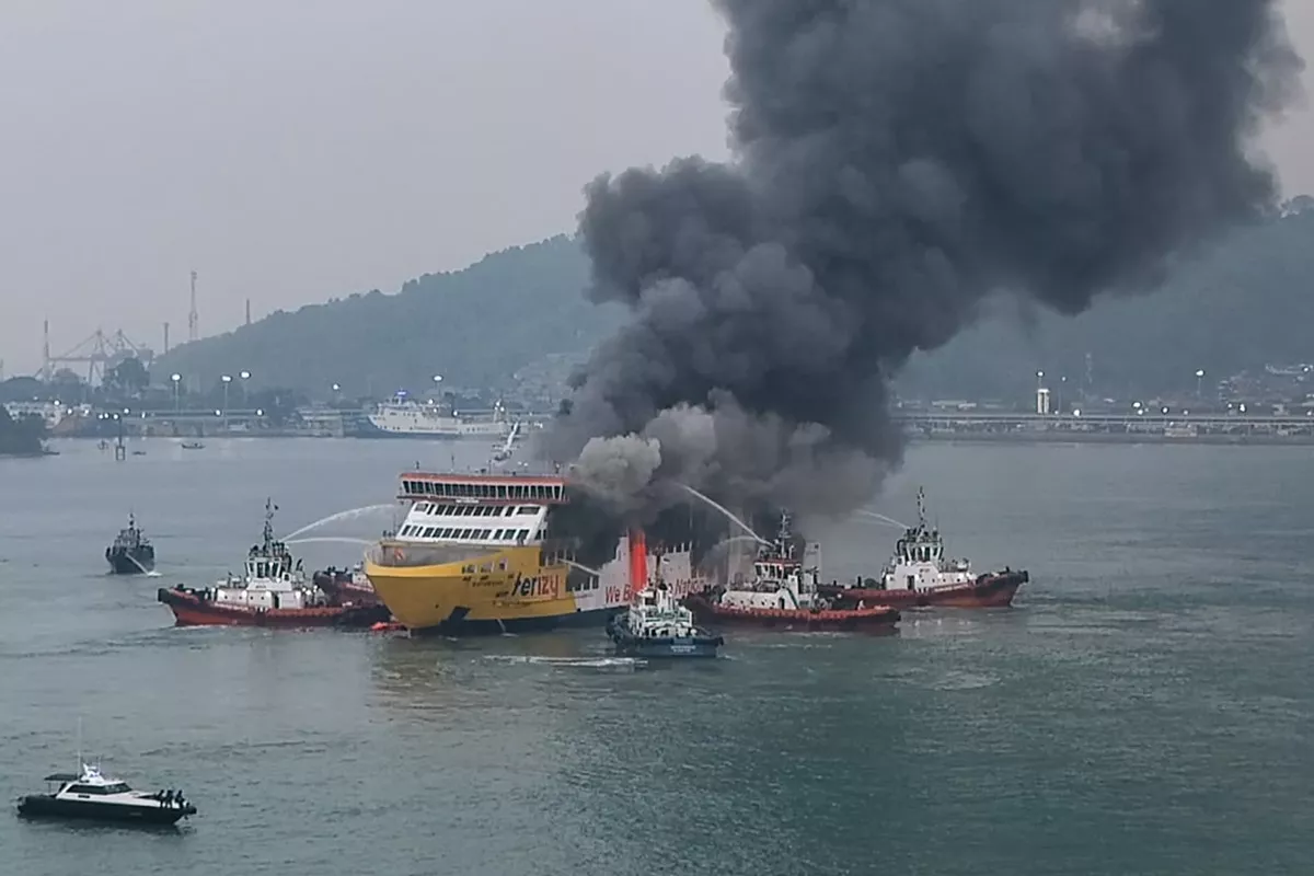 Kesaksian Ngeri Penumpang KMP Batumandi: Asap Hitam Muncul dari Bawah Kapal, Disusul Ledakan!