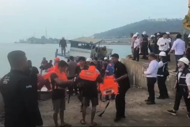 KMP Batu Mandi Terbakar di Perairan Merak, Seluruh Penumpang Berhasil Dievakuasi