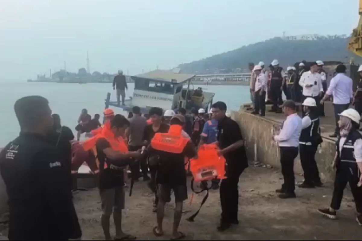 KMP Batu Mandi Terbakar di Perairan Merak, Seluruh Penumpang Berhasil Dievakuasi
