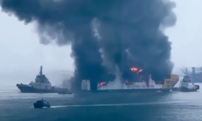 KMP Batumandi Terbakar di Laut Merak, Seluruh Penumpang Selamat