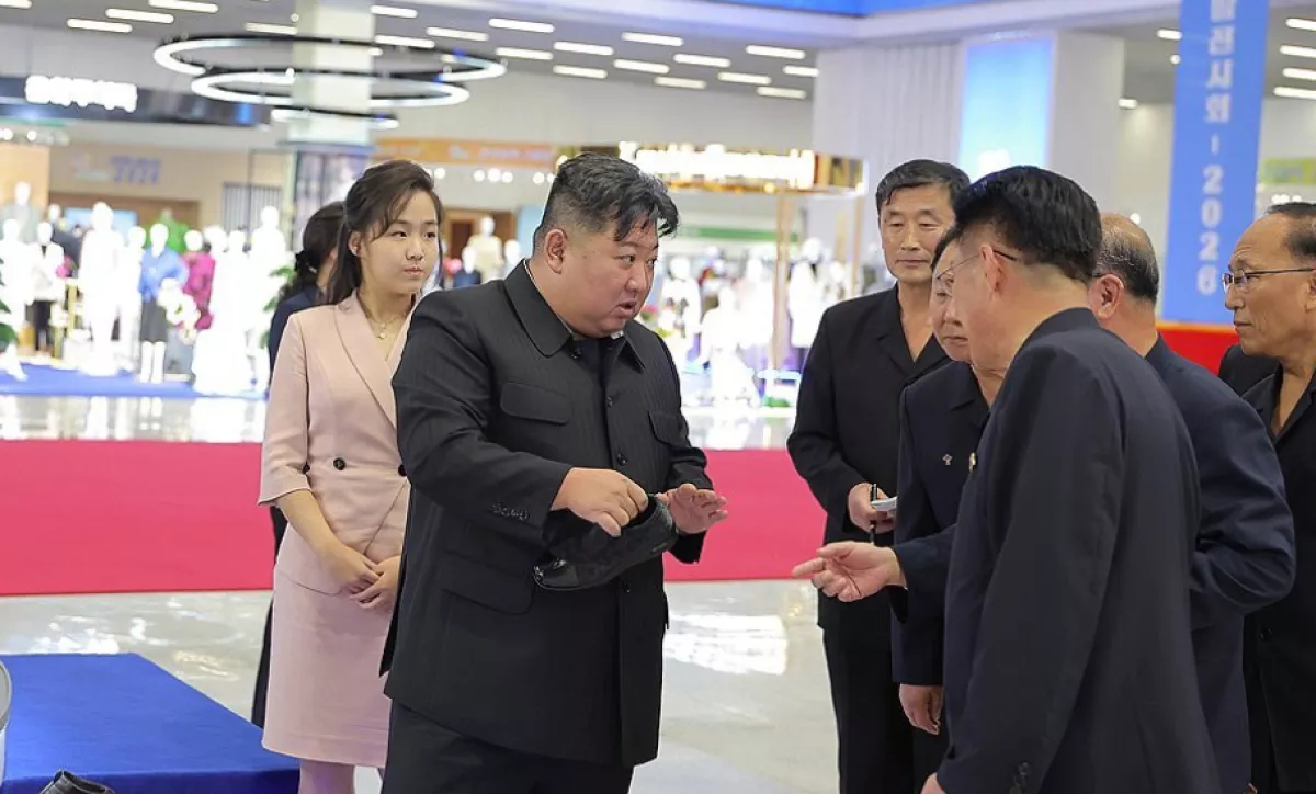 Dikabarkan Meninggal Dunia, Media Korut Rilis Foto Terbaru Kim Jong Un