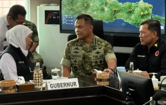 BNPB Kerahkan Helikopter Water Bombing dan Pesawat Modifikasi Cuaca untuk Atasi Karhutla di Jatim