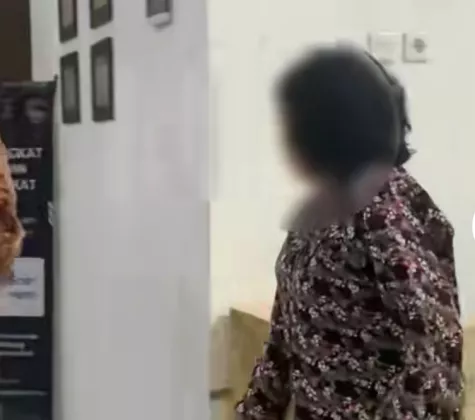 Pensiunan Guru Injak Al-Qur'an saat Live TikTok, Kini Diamankan Polisi
