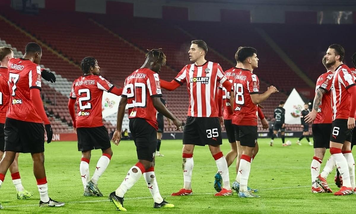 Prediksi Southampton vs Newcastle di Liga Inggris: The Saints Berjuang, Magpies Terbang Tinggi!