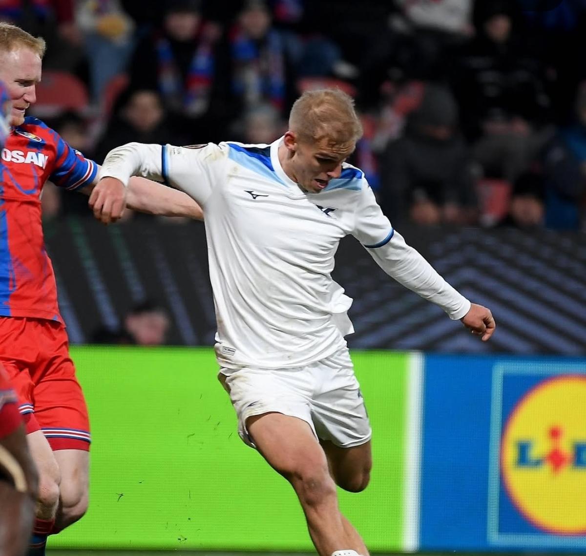 Drama di Liga Europa: 9 Pemain Lazio Tumbangkan Viktoria Plzen, Frankfurt Kalahkan Ajax!