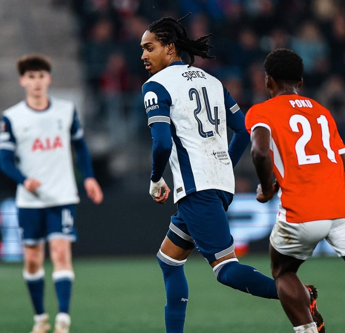 Blunder Bergvall! Gol Bunuh Diri Bikin Tottenham Keok di Markas AZ