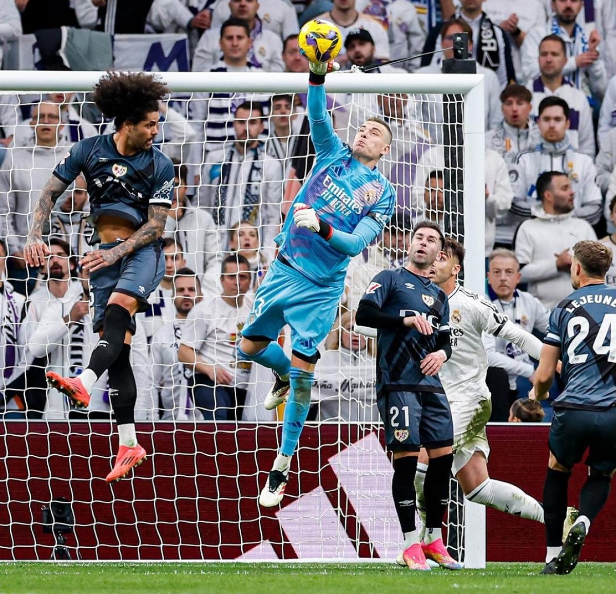 Real Madrid vs Rayo Vallecano: Los Blancos Menang Tipis, Tempel Barcelona di Puncak Klasemen La Liga