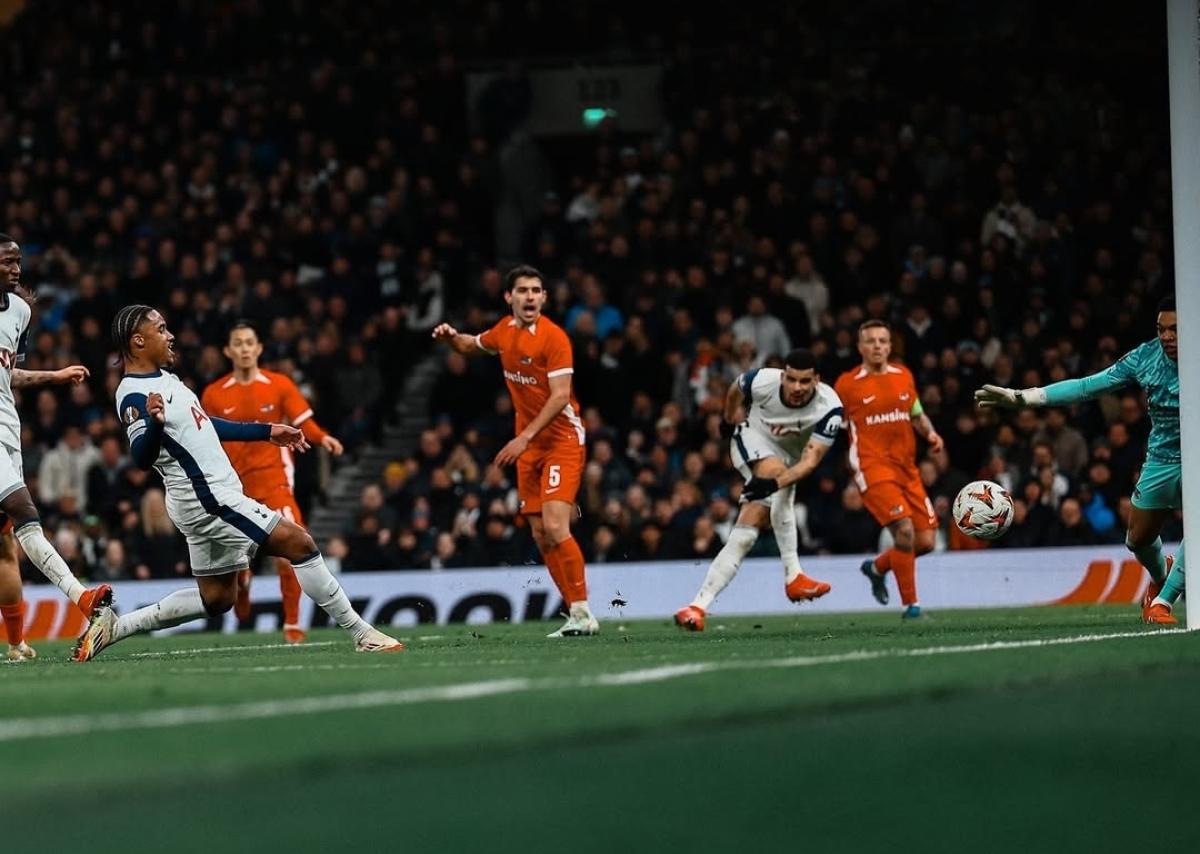 Comeback Gemilang! Tottenham Tumbangkan AZ 3-1 dan Amankan Tiket Perempat Final