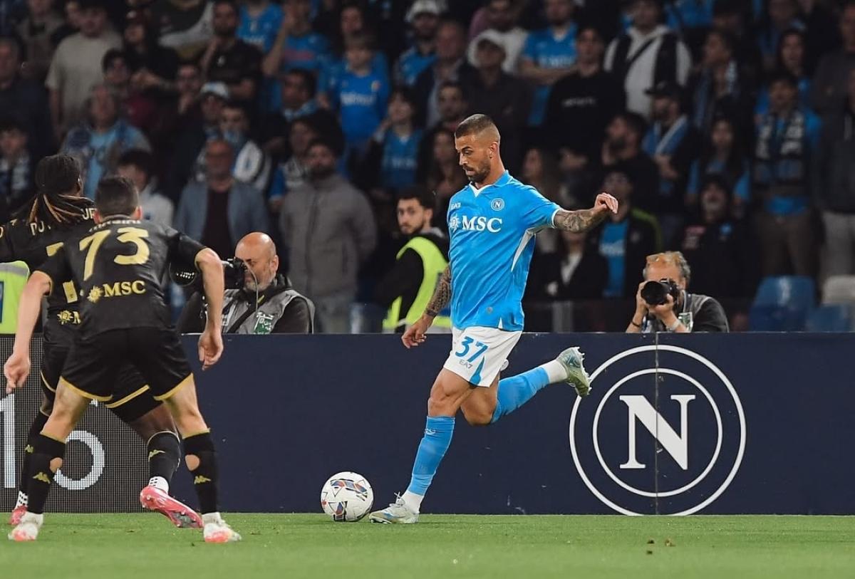Napoli Ditahan Imbang Genoa, Perebutan Gelar Serie A Makin Panas