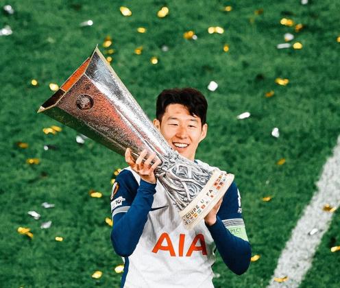 Akhirnya! Son Heung-min Angkat Piala Pertamanya Selama Jadi Pesepak Bola Profesional