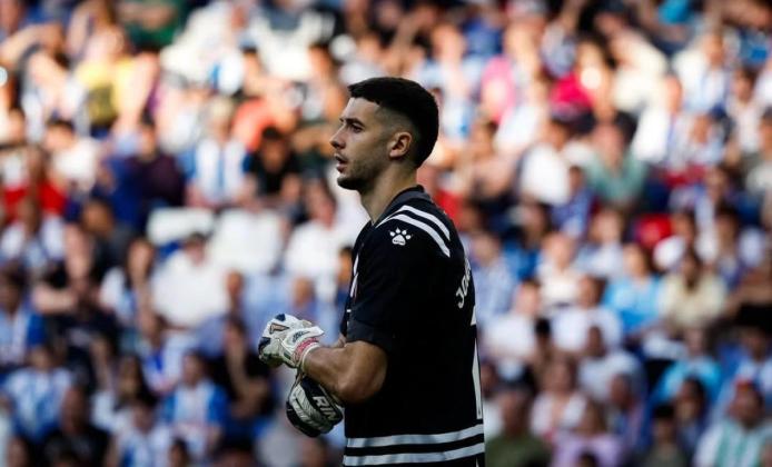 Pilih Premier League, Joan Garcia Kiper Muda Espanyol Tolak Barcelona Demi Arsenal?
