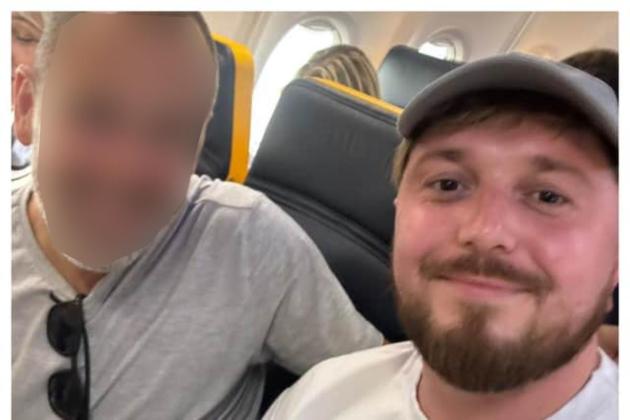 Langka! Legenda Chelsea Naik Pesawat Low-Cost, Fans Mendadak Kaget, Selfie Jadi Bukti