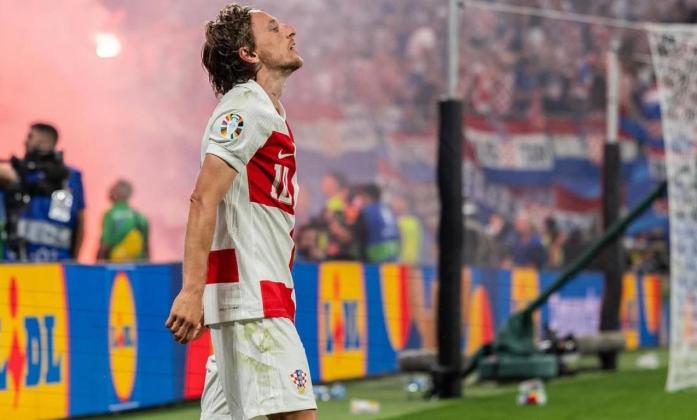 Luka Modric Siap Jadi Motor Baru AC Milan: Kontrak Siap Disodorkan?