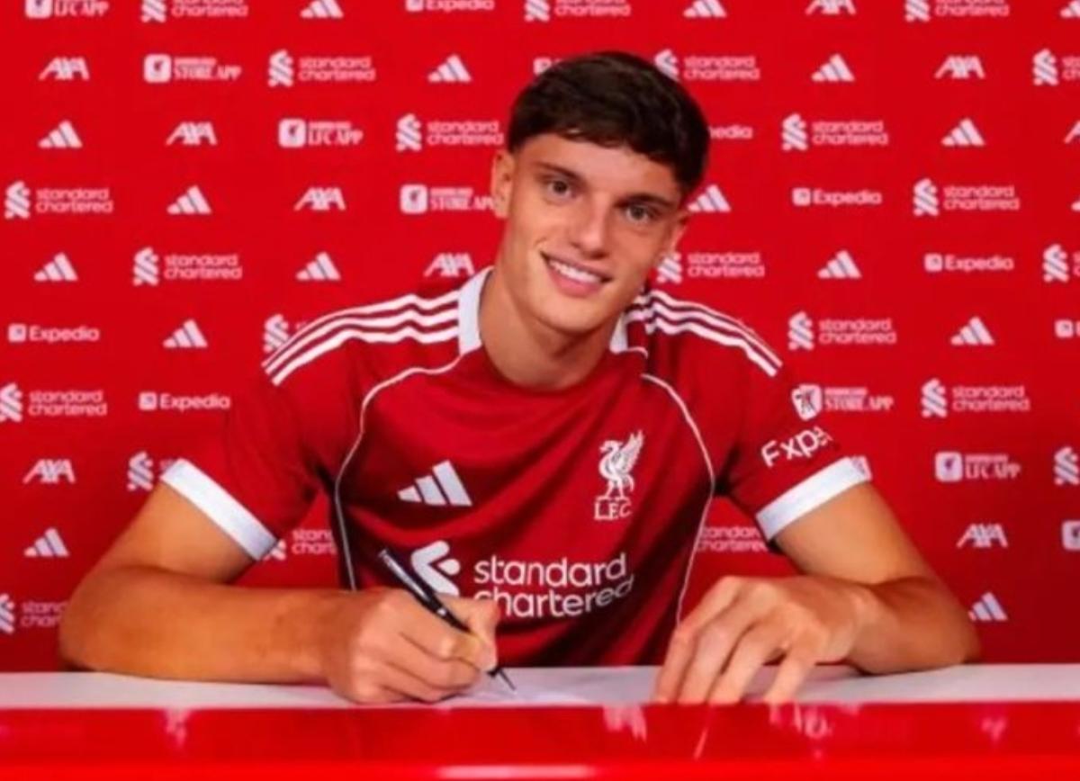 Resmi! Liverpool Gaet Bek Muda Italia Seharga Rp659 Miliar dari Parma