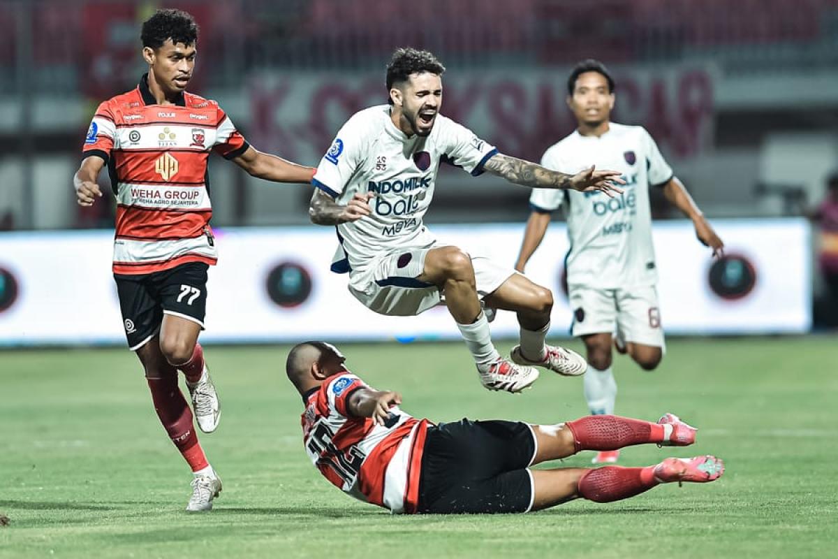 Tahan Imbang Madura United, Begini Kata Carlos Pena