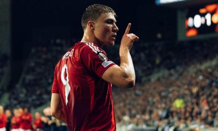 Manchester United dan Napoli Buntu Soal Skema Transfer Rasmus Hojlund