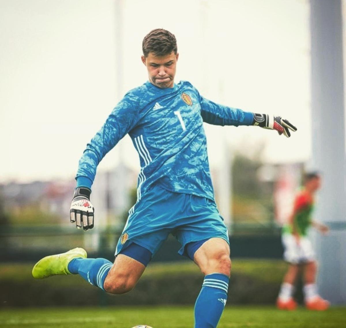 Manchester United Resmi Gaet Kiper Muda Belgia Senne Lammens hingga 2030