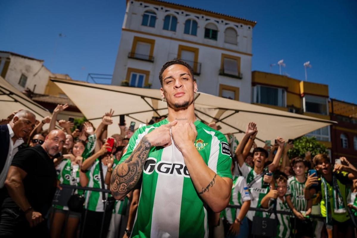 Antony Tolak Bayern Munich, Resmi Pulang ke Real Betis