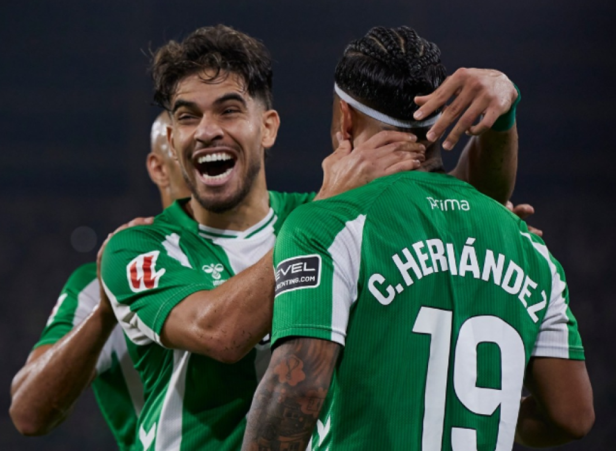 Gol Bunuh Diri Remiro Antar Real Betis Tekuk Sociedad 3-1