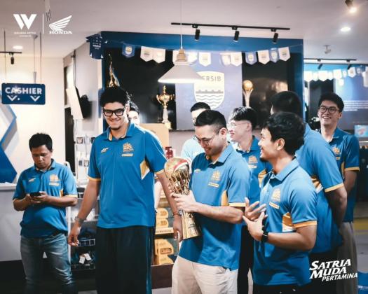 Kota Bandung Cetak Sejarah Baru, Satria Muda Persembahkan Trofi IBL 2025